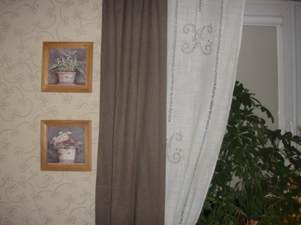 Шторы в комнате