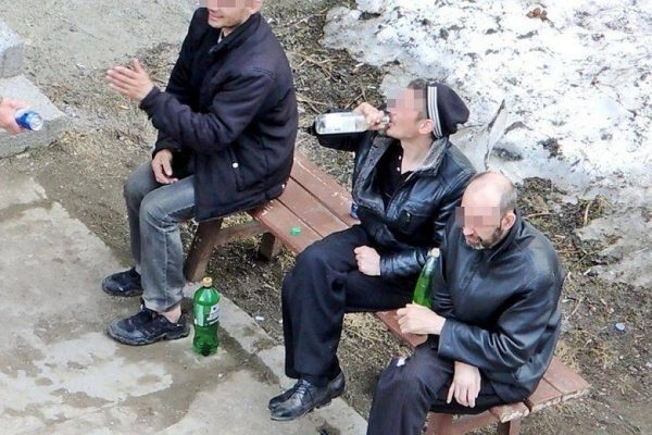 За низкой ценой квартиры могут скрываться недостатки - к примеру, соседи-алкоголики