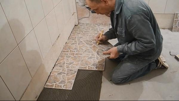 Укладка напольной плитки